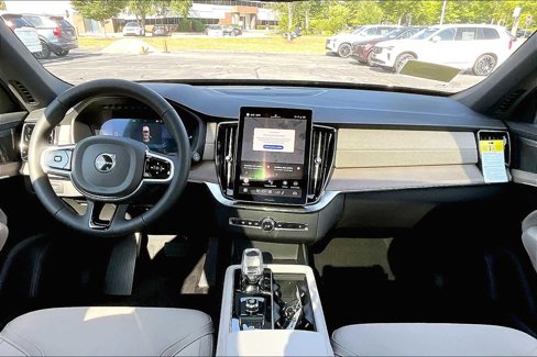 New 2026 Volvo XC90 B6 Plus w/ Protection Package Premier image 7