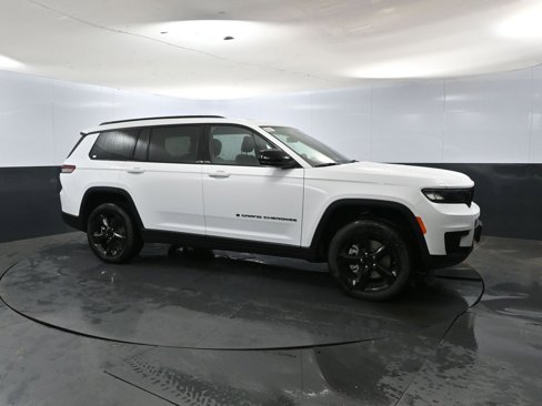 New 2025 Jeep Grand Cherokee L Altitude image 3