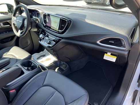 New 2026 Chrysler Pacifica Select image 9