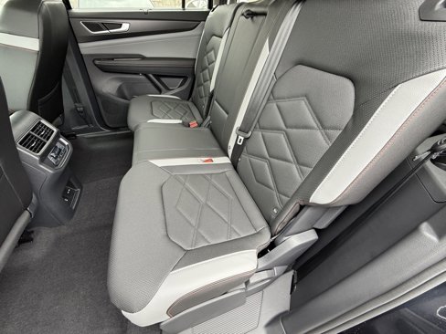 New 2025 Volkswagen Atlas Peak Edition SE image 22