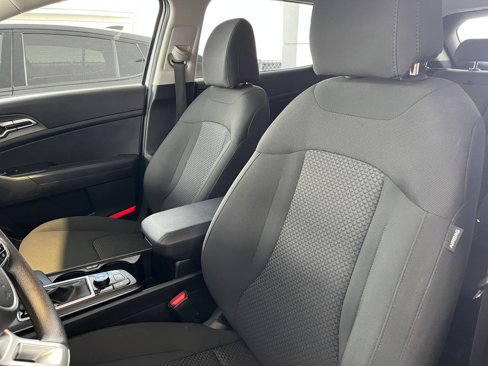 Used 2025 Kia Sportage LX image 36