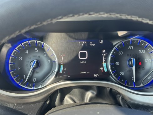 Used 2022 Chrysler Pacifica Touring-L image 35