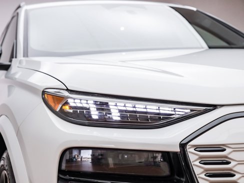New 2025 Audi SQ6 e-tron Prestige image 6