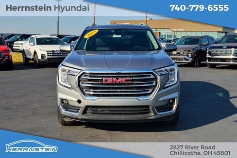 Used 2024 GMC Terrain SLT image 2