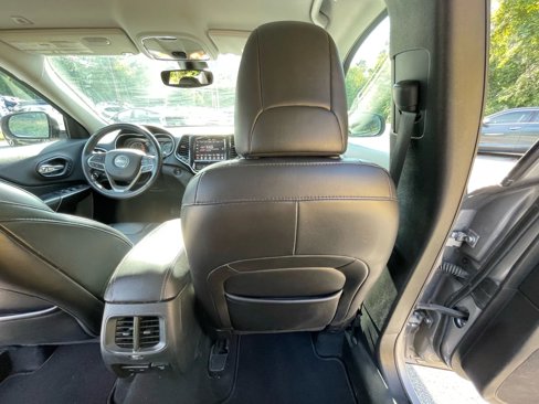 Used 2019 Jeep Cherokee Limited image 40