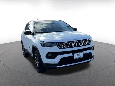 Used 2025 Jeep Compass Limited image 3