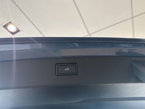 New 2025 Volkswagen Tiguan SE R-Line image 44