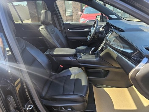 Used 2023 Cadillac XT6 Premium Luxury image 9
