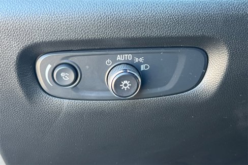 Used 2023 Chevrolet Traverse RS image 36