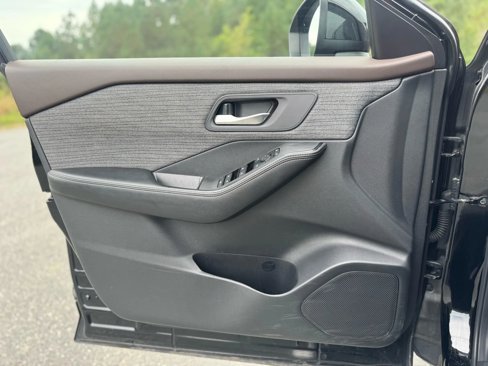 Used 2023 Nissan Rogue SV image 19