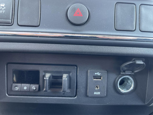 Used 2017 Nissan Titan SV image 29