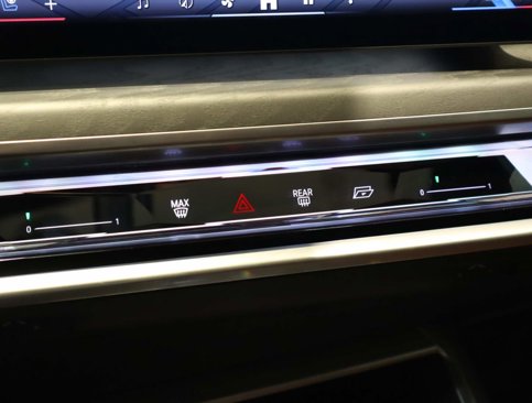 Used 2023 BMW 760i xDrive w/ Parking Assistance Package image 37