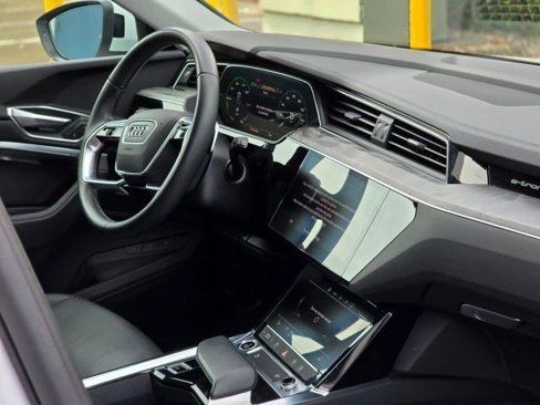 Used 2022 Audi e-tron Premium w/ Convenience Plus Package image 17