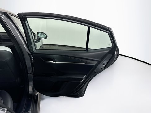 Used 2025 Toyota Camry SE image 31
