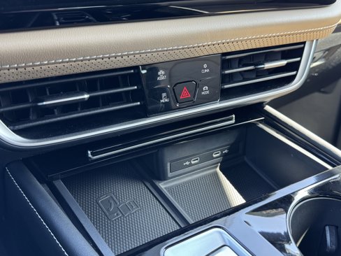 Certified 2024 Volkswagen Atlas Cross Sport SE w/ Panoramic Sunroof Package image 28