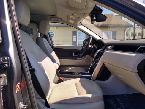 Used 2019 Land Rover Discovery Sport HSE image 18