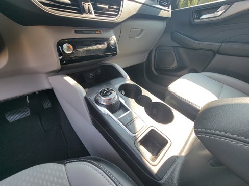 New 2025 Ford Escape SE image 27