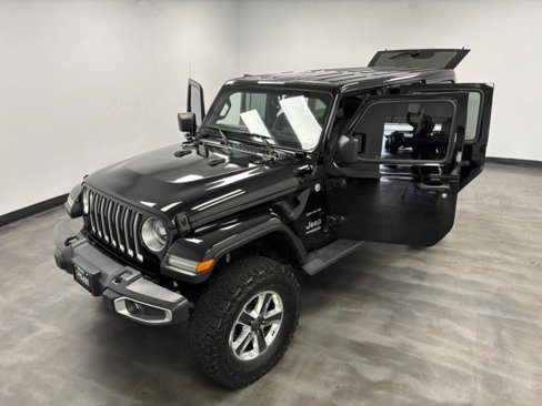 Used 2018 Jeep Wrangler Unlimited Sahara image 32
