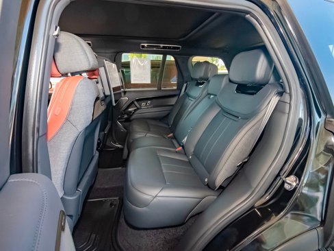 Used 2025 Land Rover Range Rover SV image 43