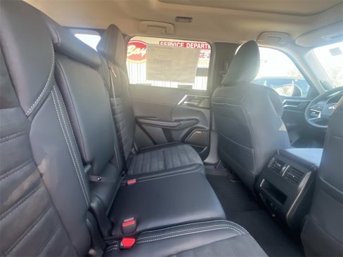 New 2025 Mitsubishi Outlander SE image 16