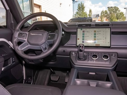 New 2025 Land Rover Defender 110 S image 39