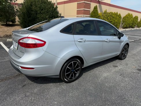 Used 2019 Ford Fiesta SE image 8