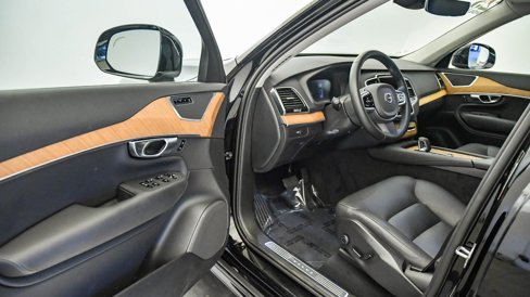 Certified 2025 Volvo XC90 B6 Plus image 25