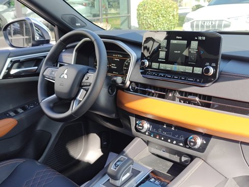 New 2025 Mitsubishi Outlander 4WD Plug-In Hybrid image 31