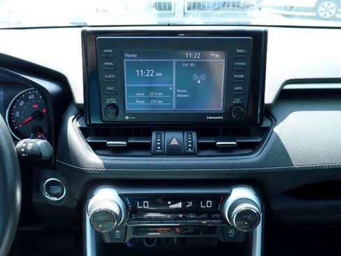 Used 2020 Toyota RAV4 XLE Premium image 18