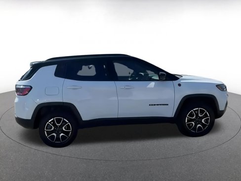 Used 2025 Jeep Compass Trailhawk image 14