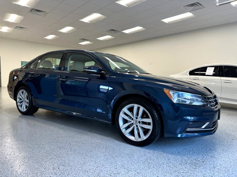 Used 2019 Volkswagen Passat Wolfsburg Edition image 9