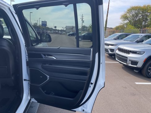 New 2025 Jeep Wagoneer 4WD image 15