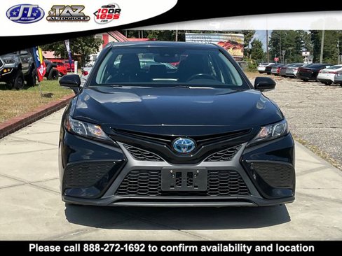 Used 2021 Toyota Camry SE w/ Cold Weather Package image 2