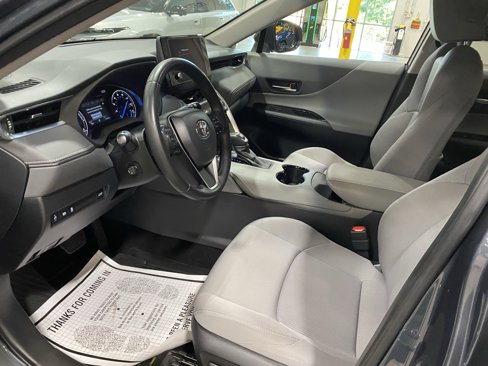 Used 2023 Toyota Venza LE image 9