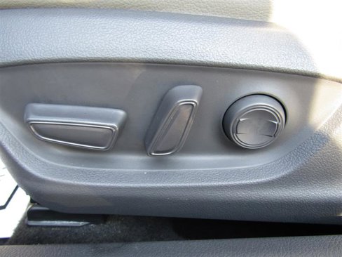 Used 2020 Toyota Camry SE image 12