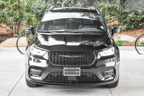 New 2026 Chrysler Pacifica Limited w/ S Appearance Package image 2