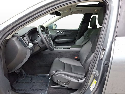 Used 2019 Volvo XC60 T5 Momentum w/ Multimedia Package image 16