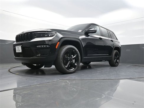 New 2025 Jeep Grand Cherokee Limited w/ Black Appearance Package image 19