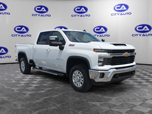 Used 2024 Chevrolet Silverado 2500 LT image 2