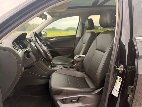 Used 2018 Volkswagen Tiguan SE image 16
