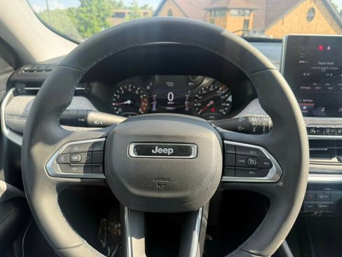 Used 2022 Jeep Compass Latitude image 20