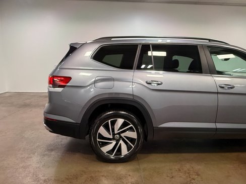 Used 2025 Volkswagen Atlas SE image 33