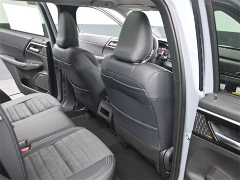 New 2025 Mitsubishi Outlander SE image 24