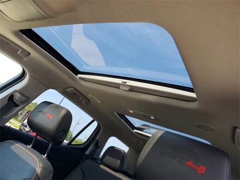 Used 2023 GMC Acadia AT4 w/ Technology Package image 15