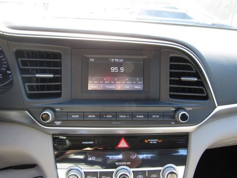 Used 2020 Hyundai Elantra SE image 16