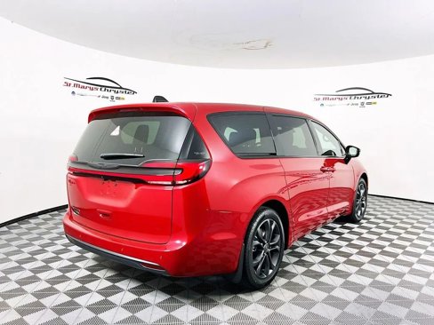 New 2026 Chrysler Pacifica Select image 8