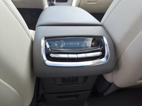Used 2023 Cadillac XT6 Premium Luxury w/ Technology Package image 10