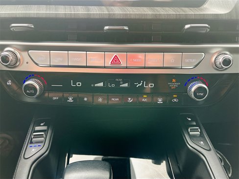 Used 2024 Kia Telluride EX w/ EX Captain's Chair Package image 16