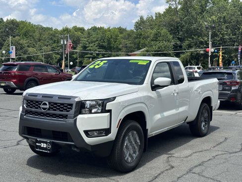Used 2025 Nissan Frontier SV w/ SV Convenience Package image 2