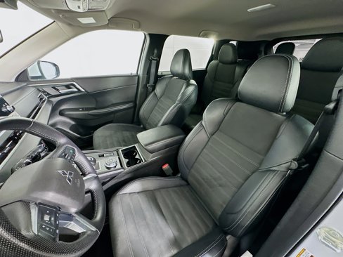 Used 2024 Mitsubishi Outlander SE image 13